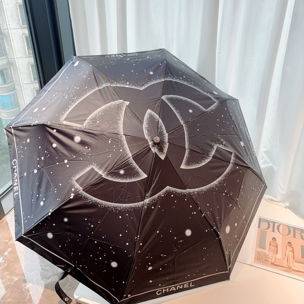 CHANEL Elegant Black Umbrella with Iconic Logo - Picture 2 of 9
